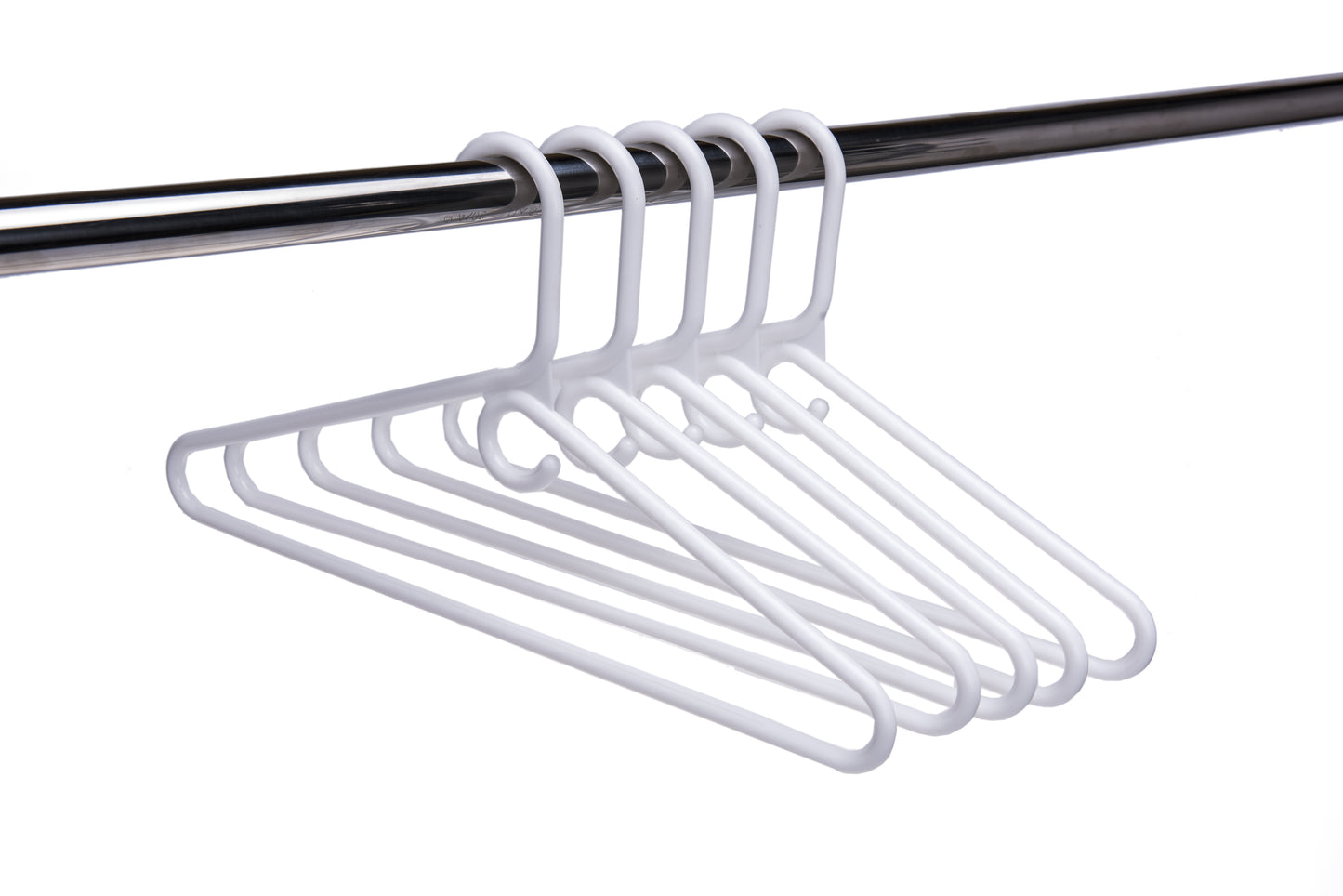 P031 - Plastic Heavy-Duty Hanger White - 90 Hangers
