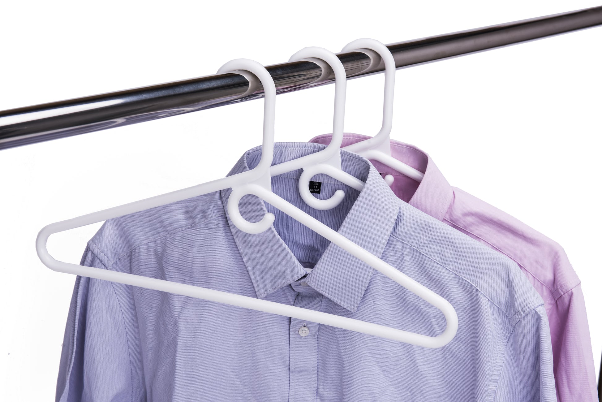 P031 - Plastic Heavy-Duty Hanger White - 100 Hangers