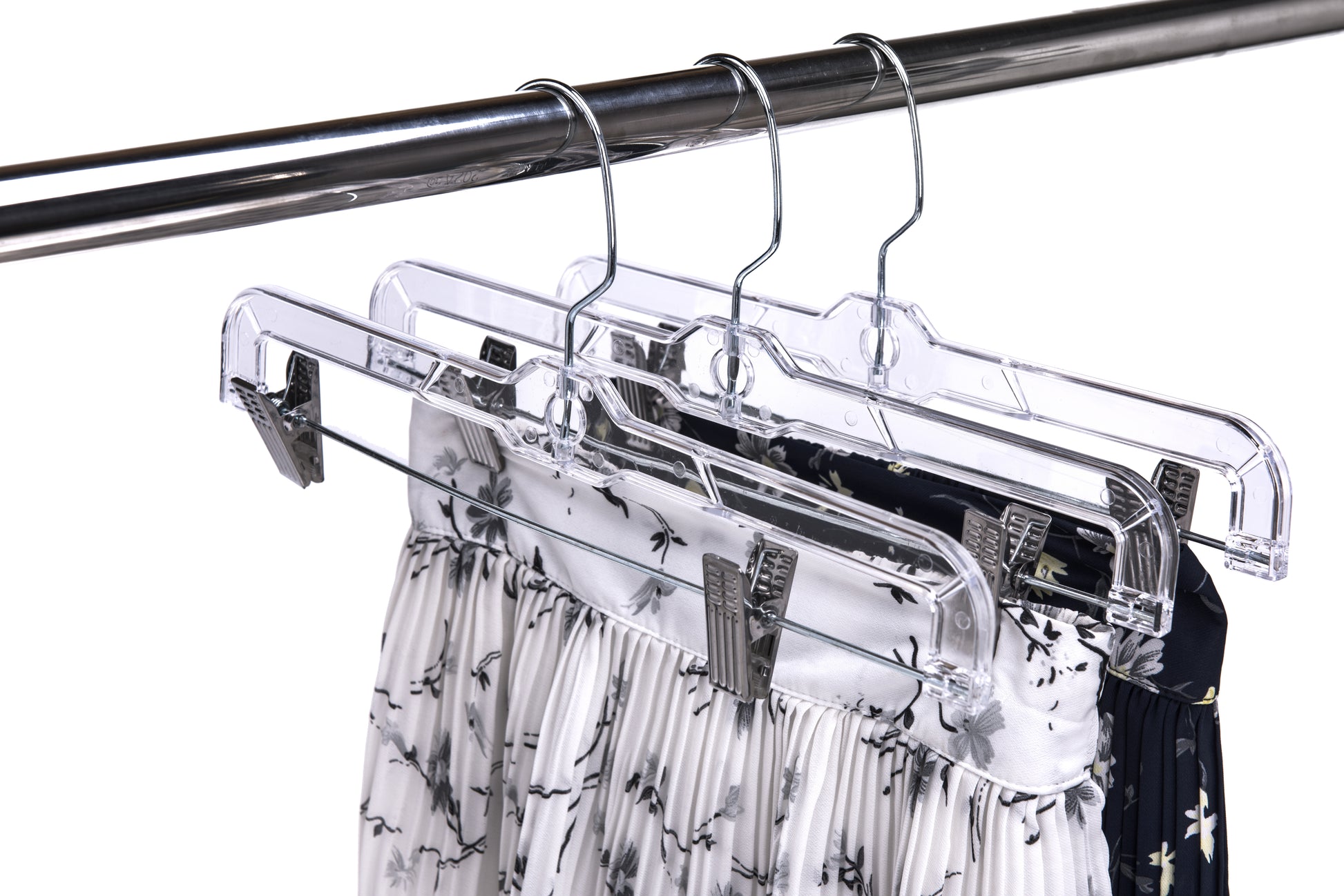 P022 - Crystal Plastic Skirt Hanger with Clips - 100 pcs (Retail Packed)