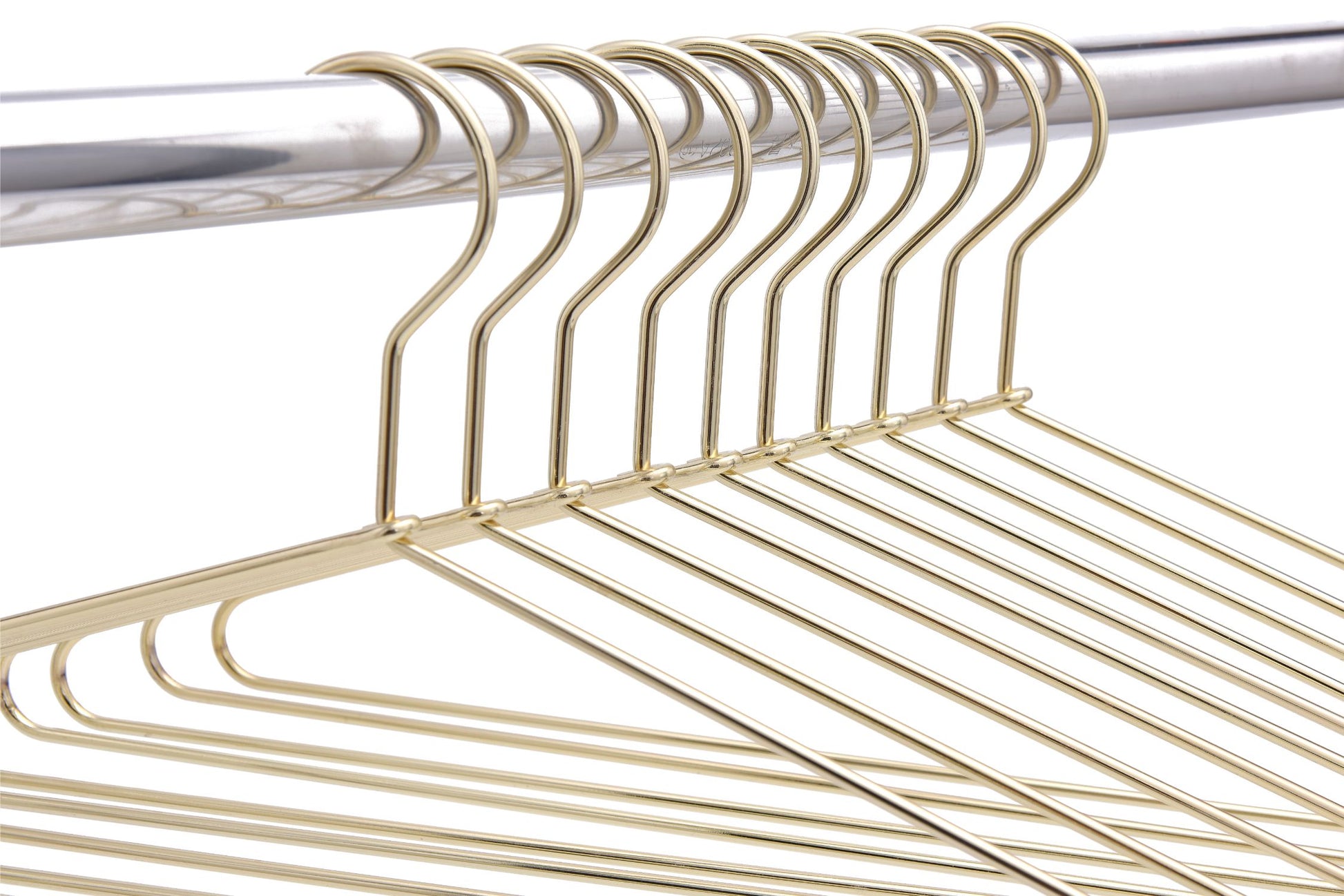 M020 - Gold Metal 17" Heavy Duty Hanger - 100 Hangers