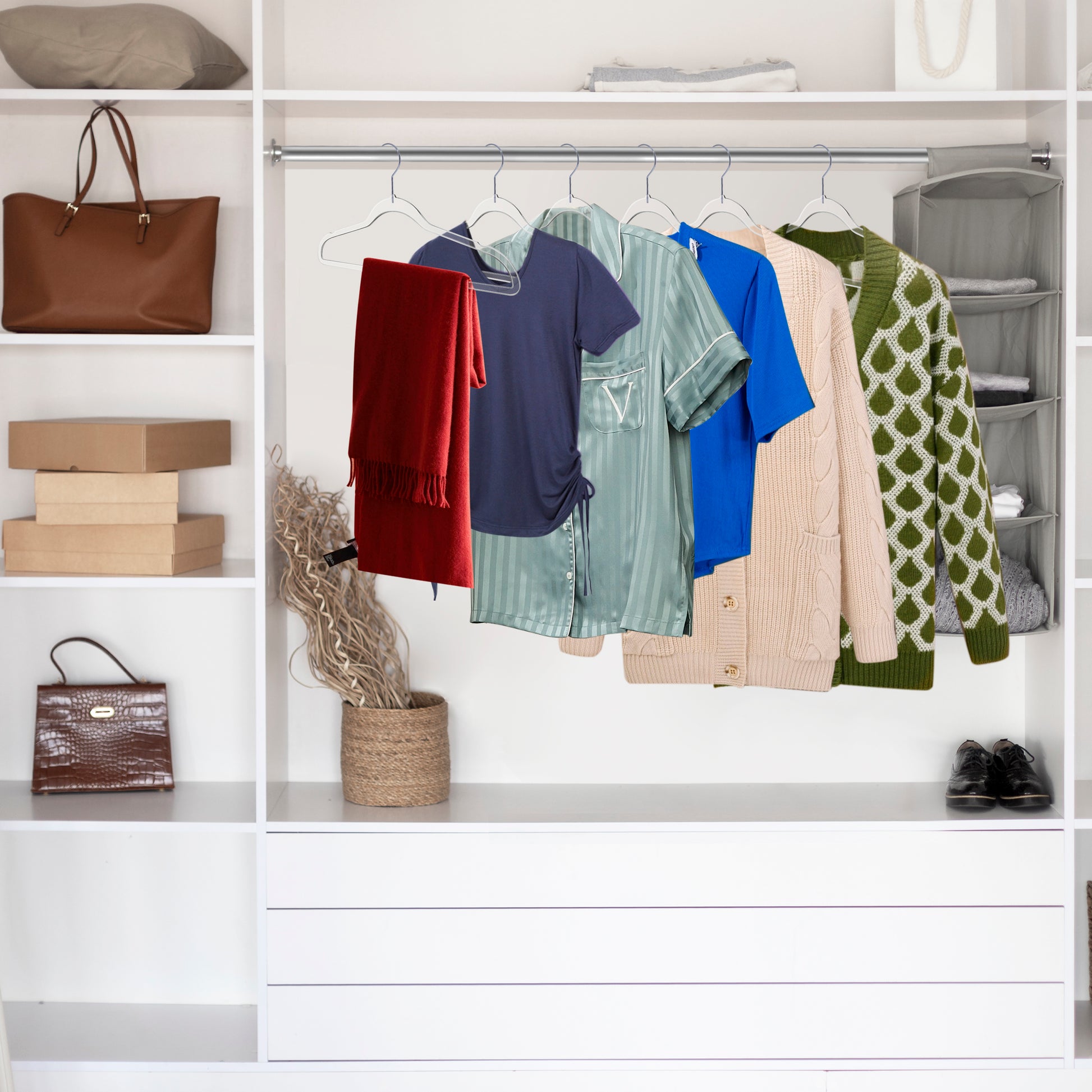 P250 - Plastic Shirt Hangers Slim Heavy Duty - Clear - 200 Hangers (Retail packed)