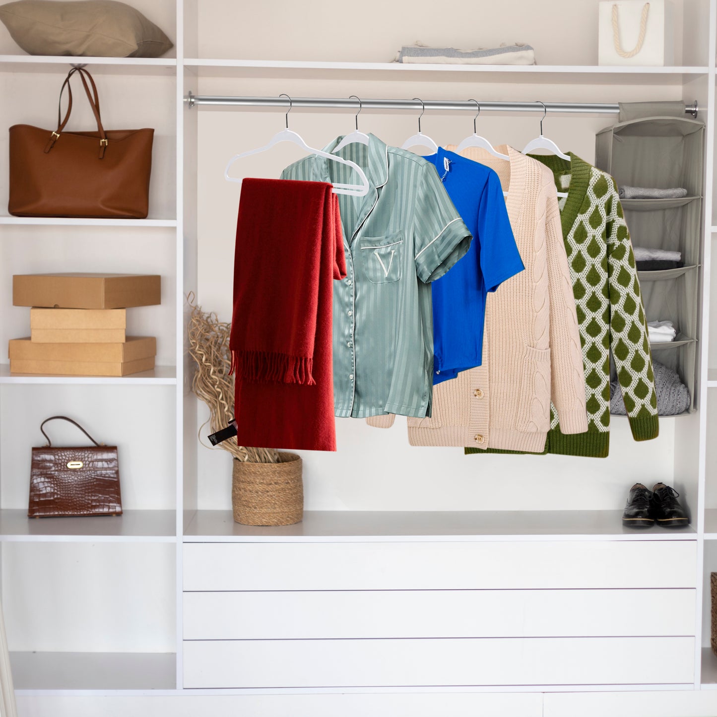 PL014 - Space saving Plastic Shirt Hangers - White - 200 Pcs