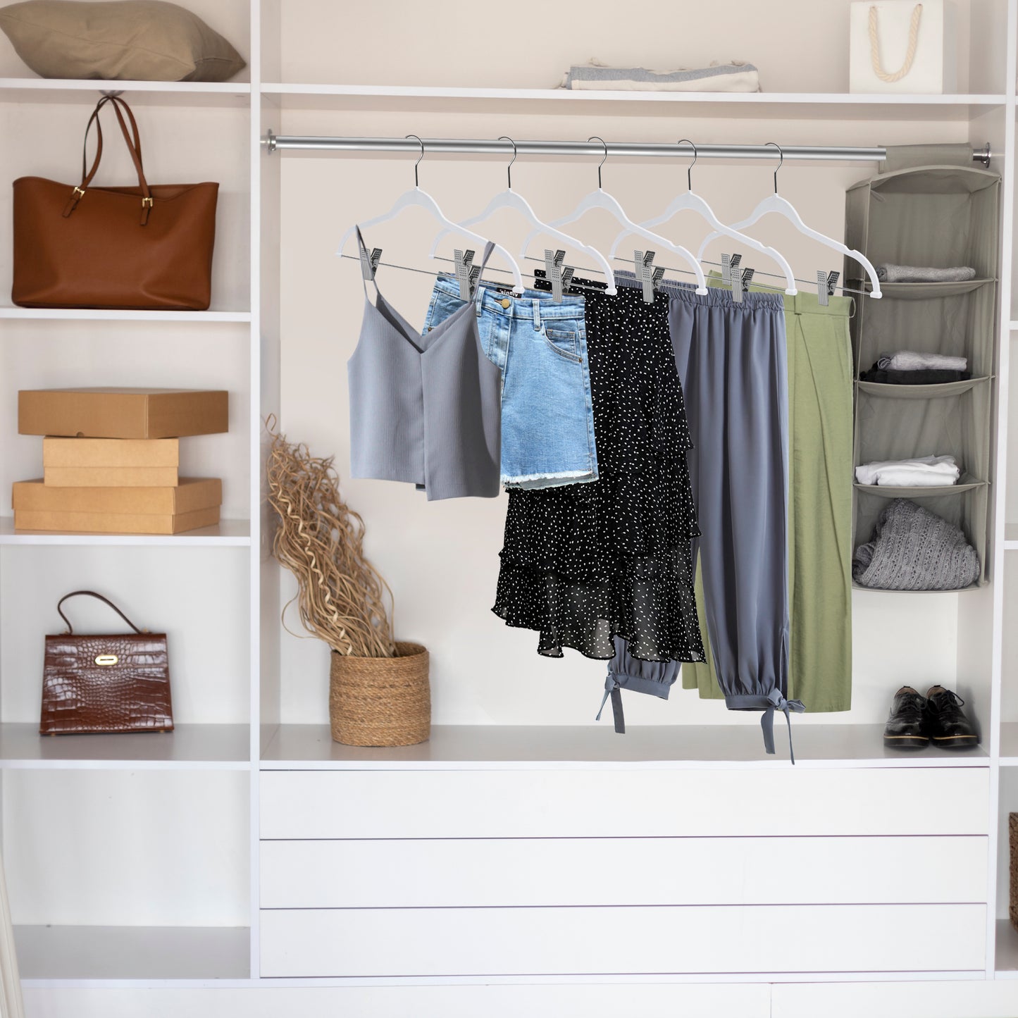 PL052 Plastic Skirt Hangers - White