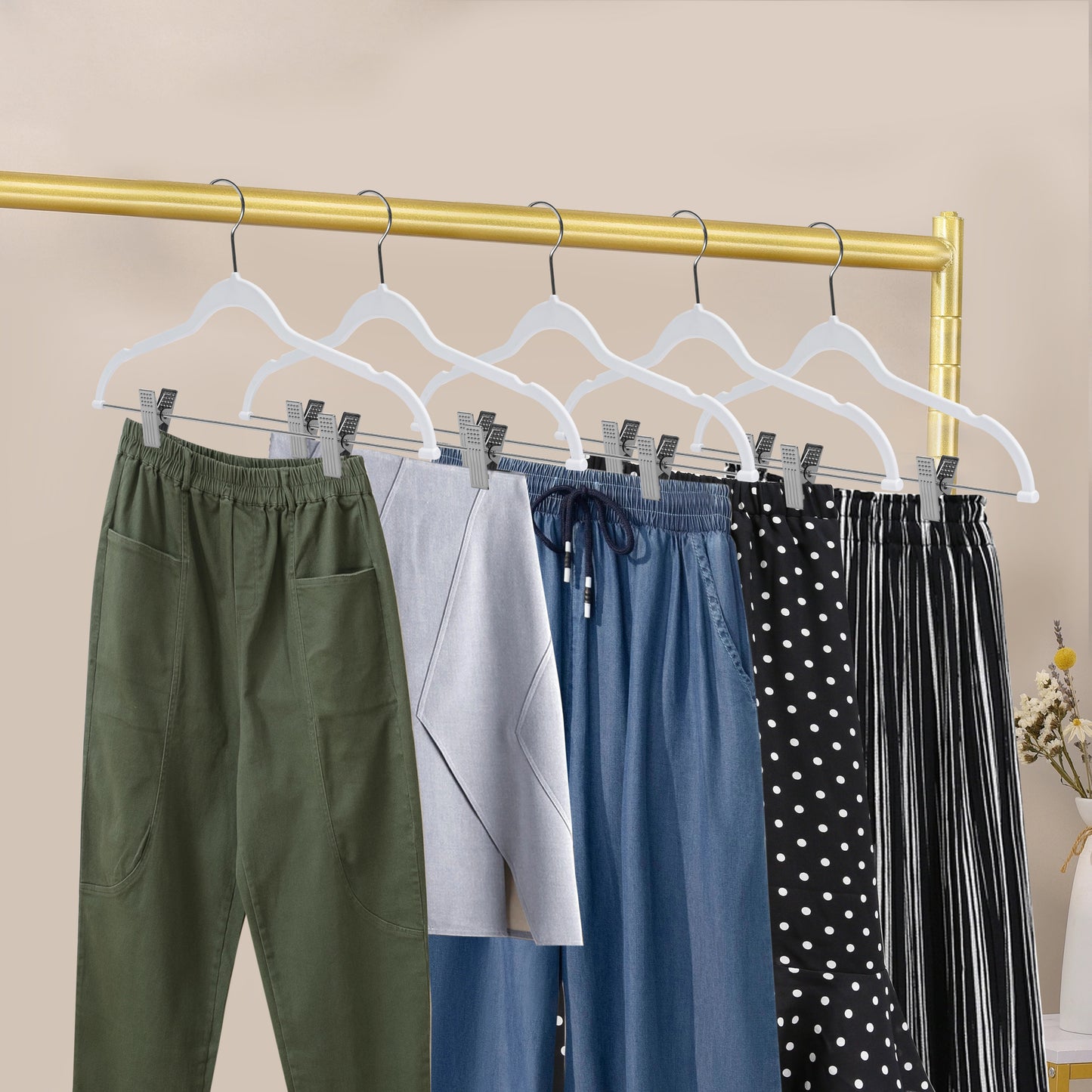 PL052 Plastic Skirt Hangers - White