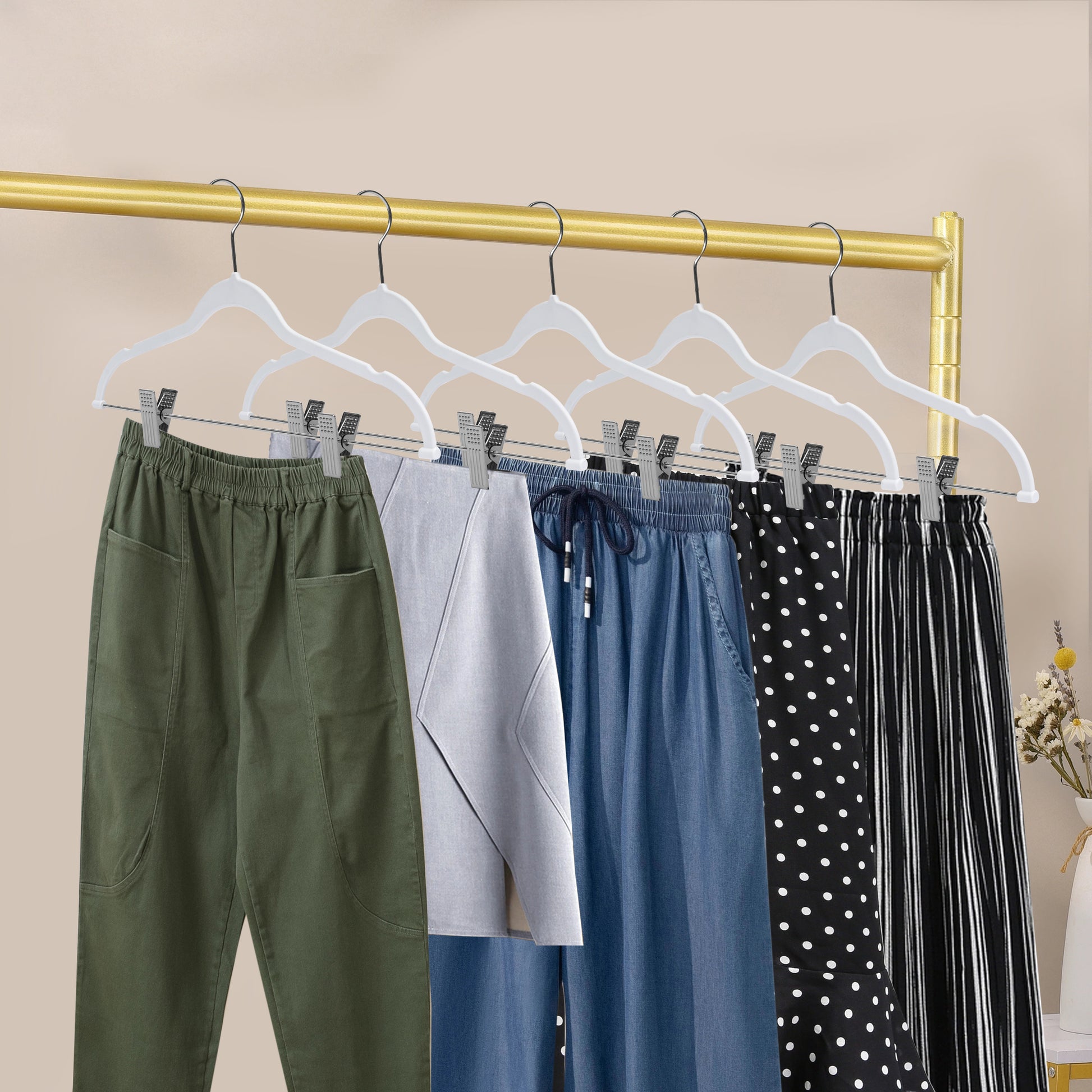 PL052 Plastic Skirt Hangers - White