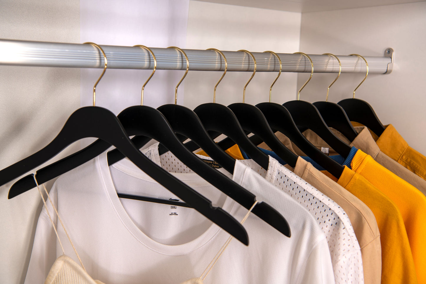 WS70 BK - Ultra Slim Suit Hangers with Pant Bar Black and Gold Hook - 100 Pcs 