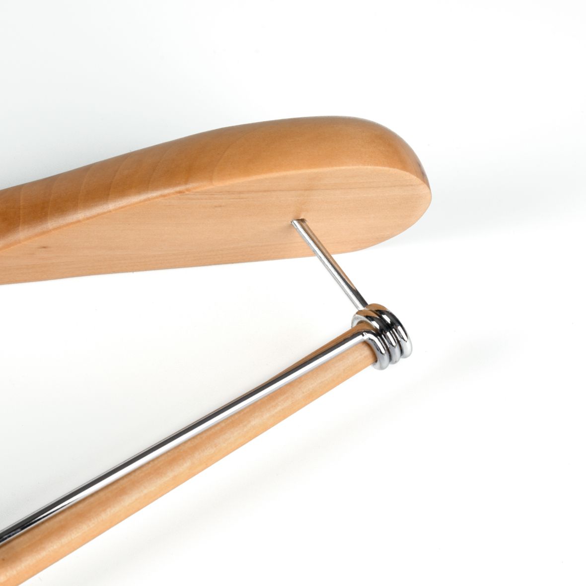 W5901 - Curved Wooden Hanger 17" Locking bar Natural, wide Shoulders