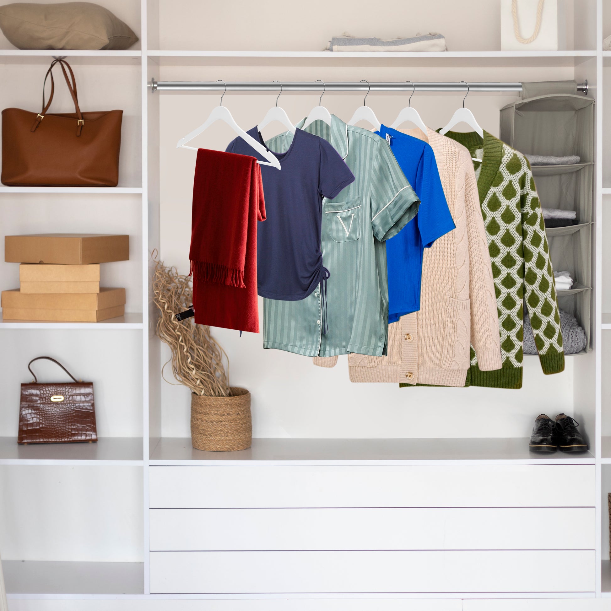 WS70 - Ultra Slim Suit Hangers with Pant Bar White - 100 Pcs