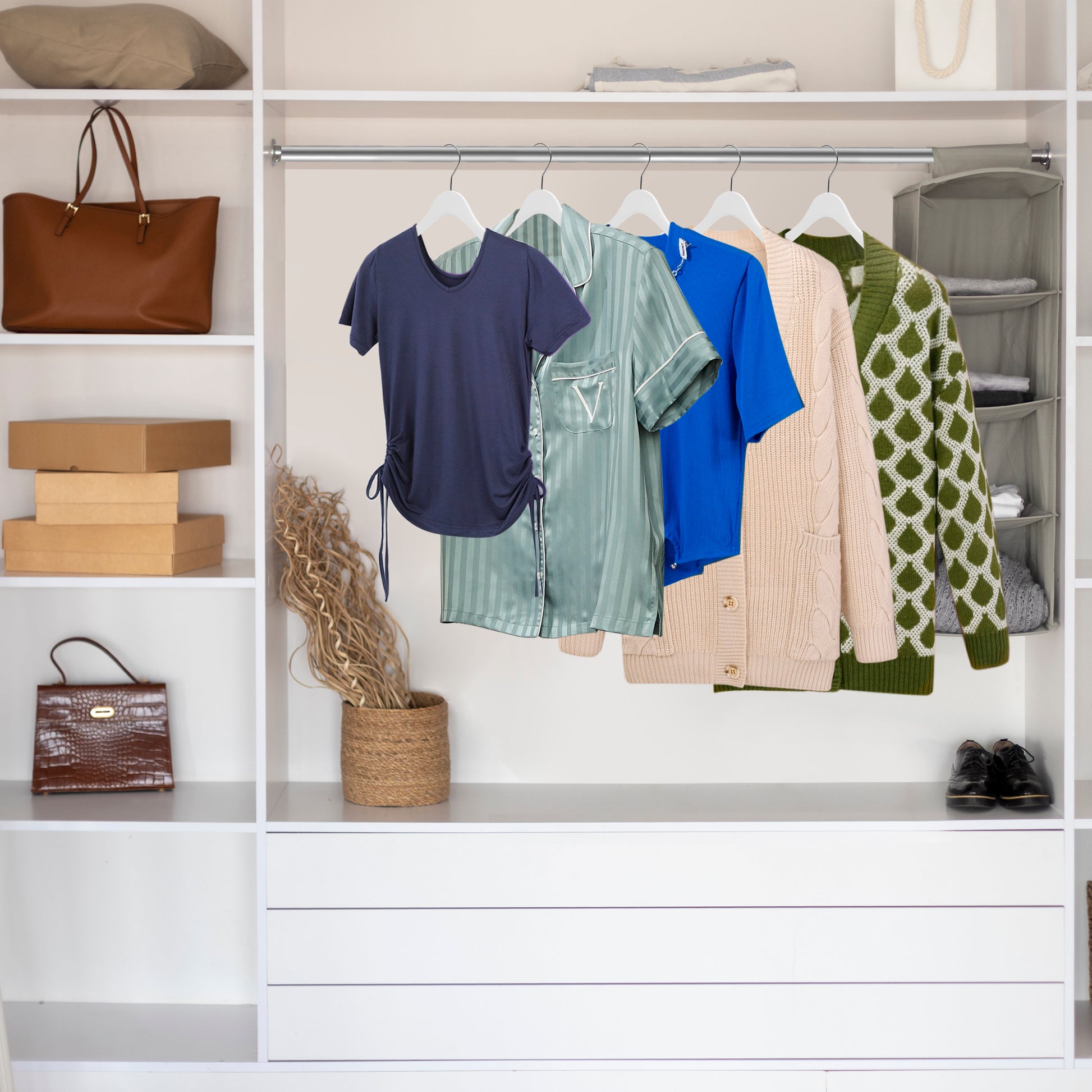 WS71 - Ultra Slim Suit Coat Hangers White - 100 Hangers